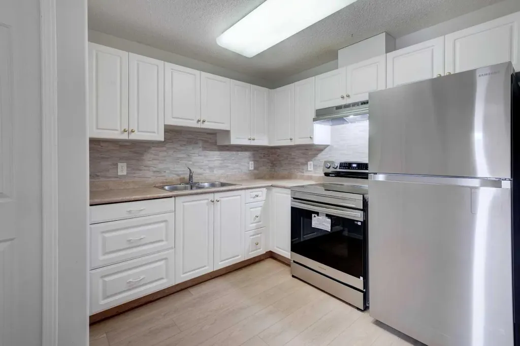 5000 Somervale Court SW Calgary AB T2Y 4M1