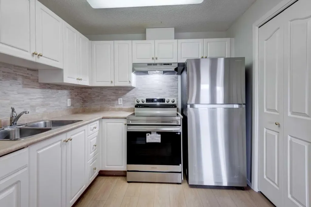 5000 Somervale Court SW Calgary AB T2Y 4M1