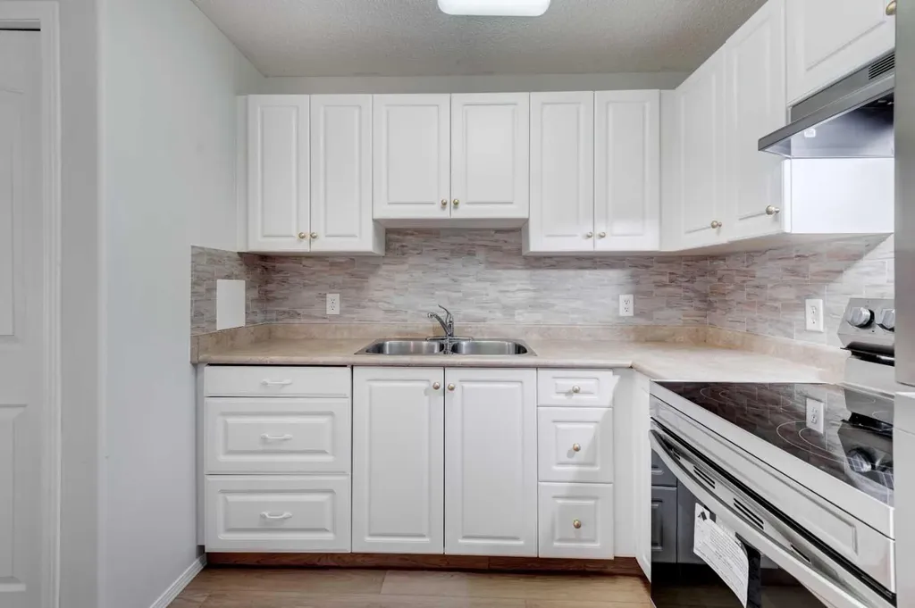 5000 Somervale Court SW Calgary AB T2Y 4M1