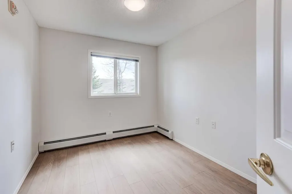 5000 Somervale Court SW Calgary AB T2Y 4M1