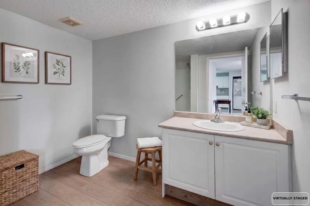 5000 Somervale Court SW Calgary AB T2Y 4M1