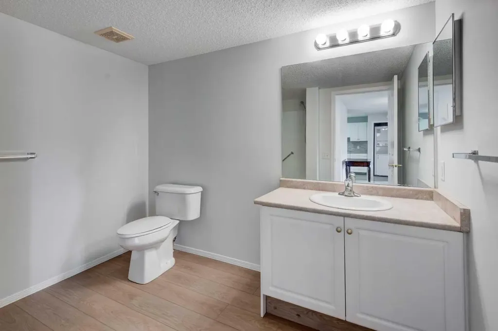 5000 Somervale Court SW Calgary AB T2Y 4M1