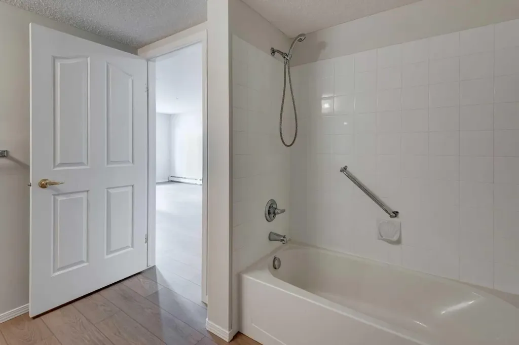 5000 Somervale Court SW Calgary AB T2Y 4M1