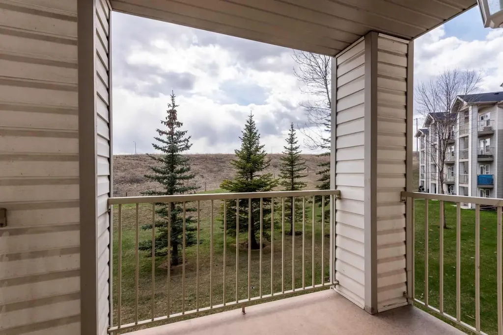 5000 Somervale Court SW Calgary AB T2Y 4M1
