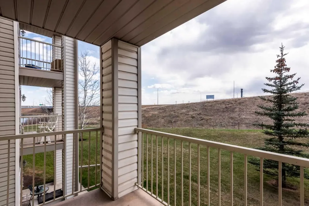 5000 Somervale Court SW Calgary AB T2Y 4M1