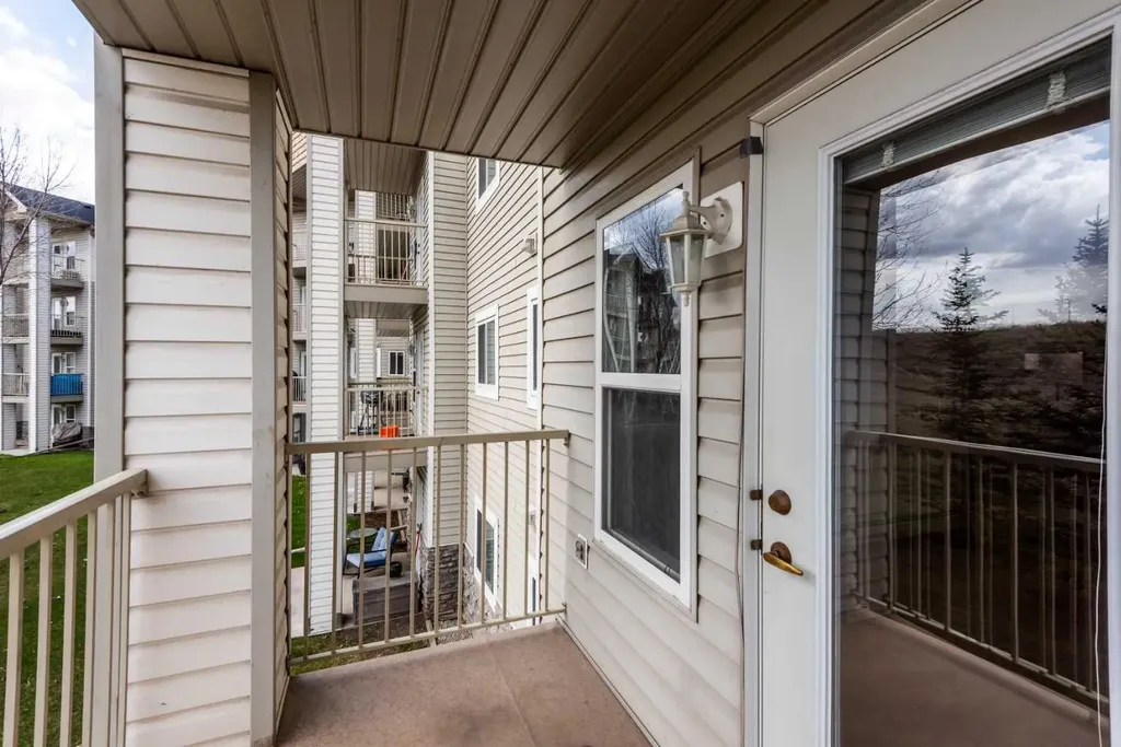5000 Somervale Court SW Calgary AB T2Y 4M1