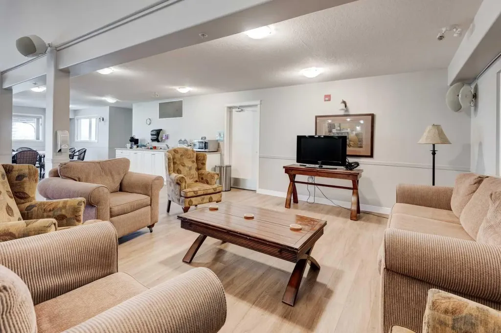 5000 Somervale Court SW Calgary AB T2Y 4M1