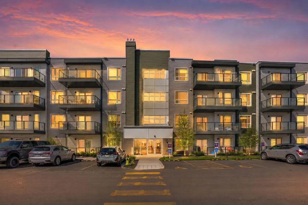 33 Carringham Gate NW Calgary AB t3p2h6