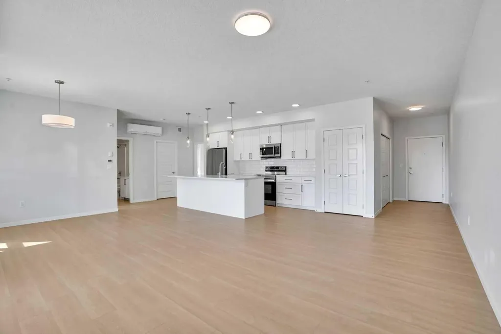 33 Carringham Gate NW Calgary AB t3p2h6