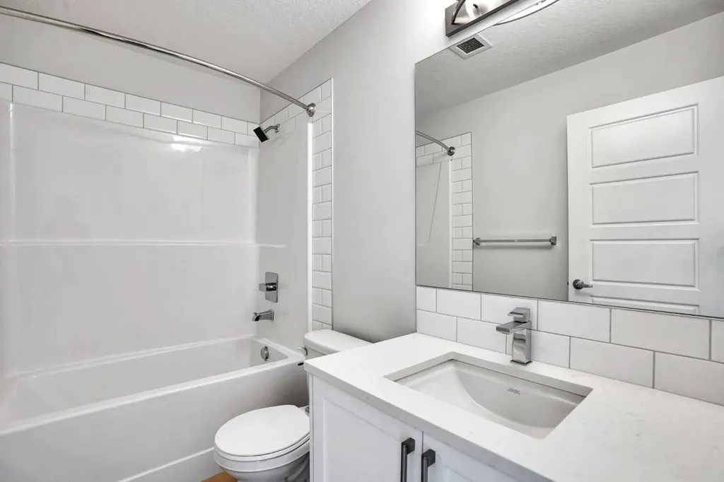 33 Carringham Gate NW Calgary AB t3p2h6