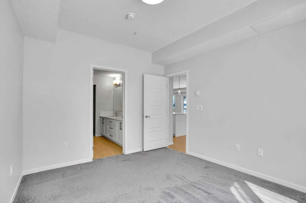 33 Carringham Gate NW Calgary AB t3p2h6