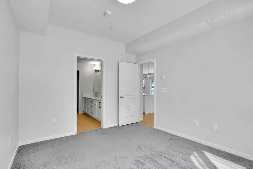 33 Carringham Gate NW Calgary AB t3p2h6