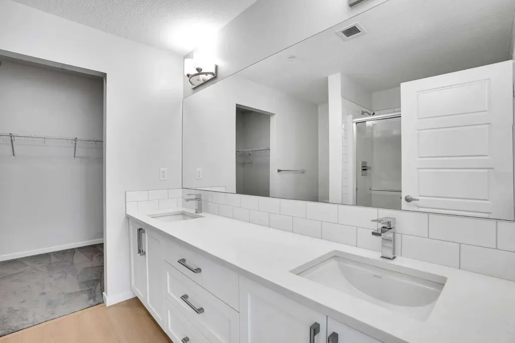33 Carringham Gate NW Calgary AB t3p2h6