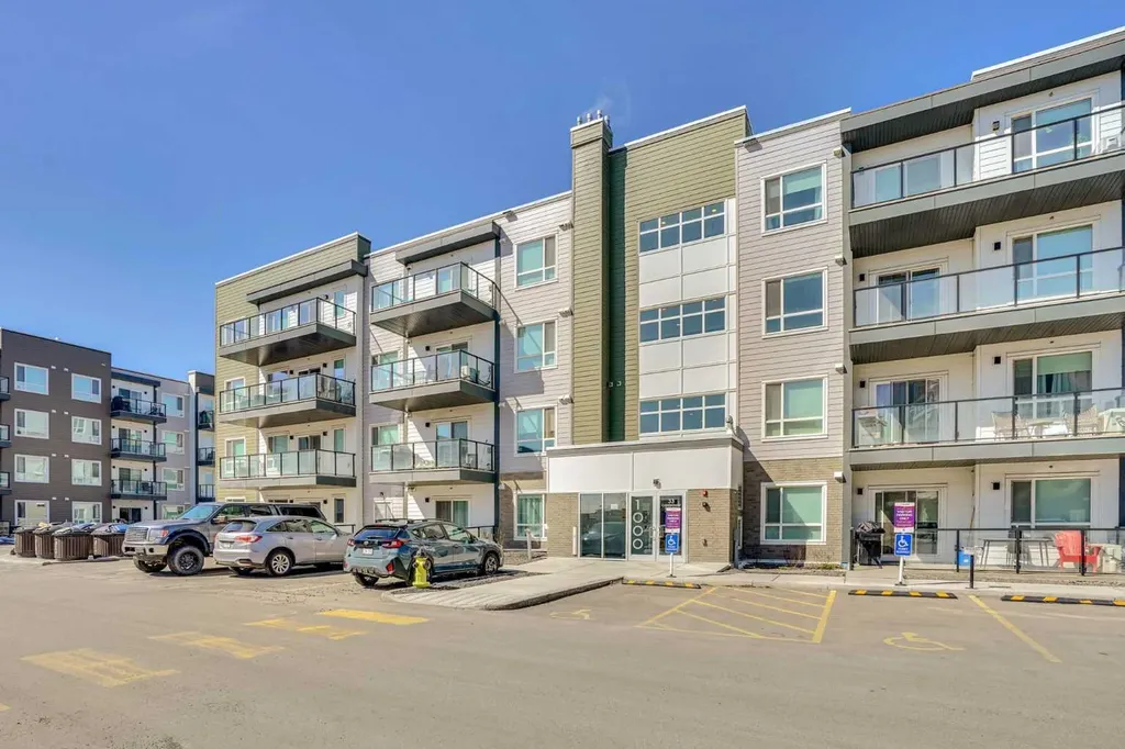 33 Carringham Gate NW Calgary AB t3p2h6