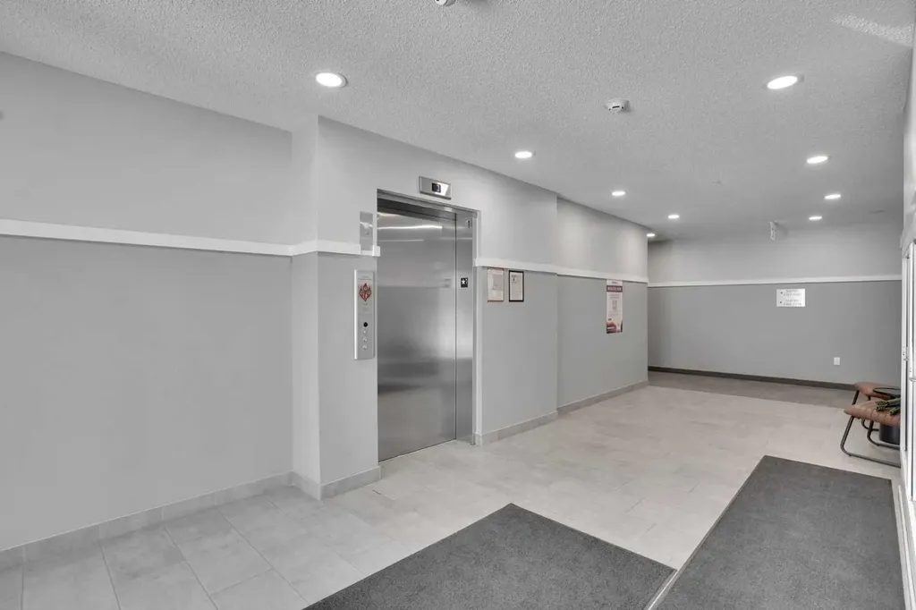 33 Carringham Gate NW Calgary AB t3p2h6