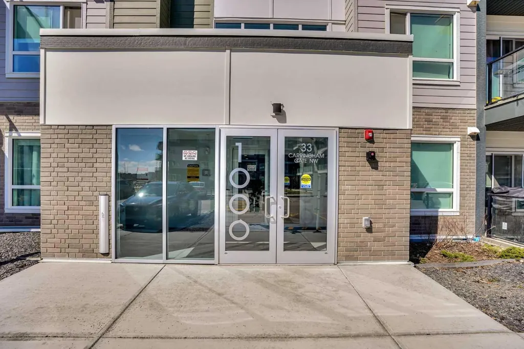 33 Carringham Gate NW Calgary AB t3p2h6