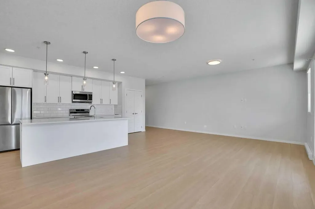 33 Carringham Gate NW Calgary AB t3p2h6