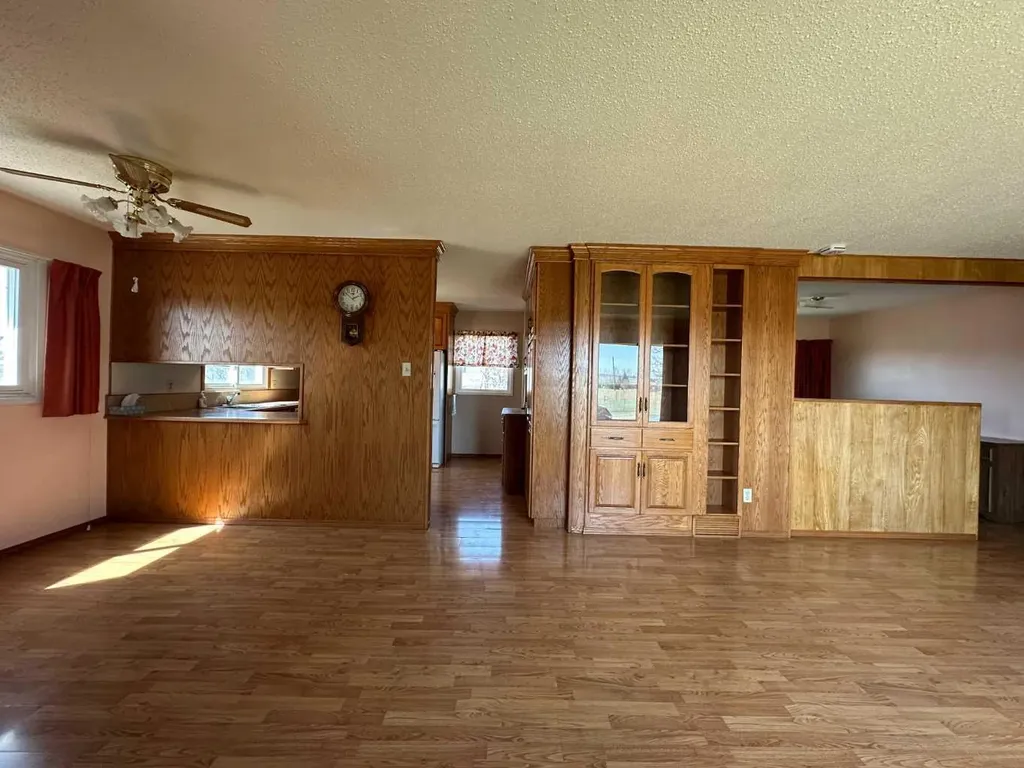 5550 & 5552 47 Avenue Crescent Ponoka AB T4J 1J9
