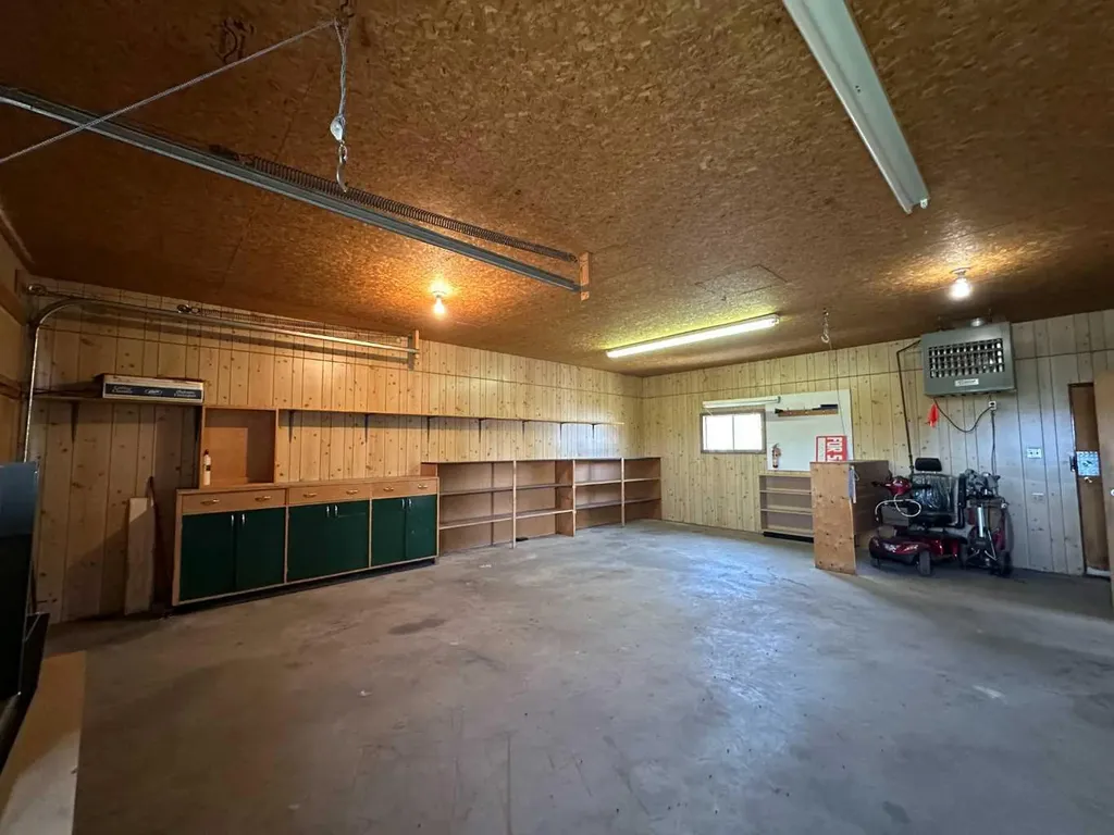 5550 & 5552 47 Avenue Crescent Ponoka AB T4J 1J9