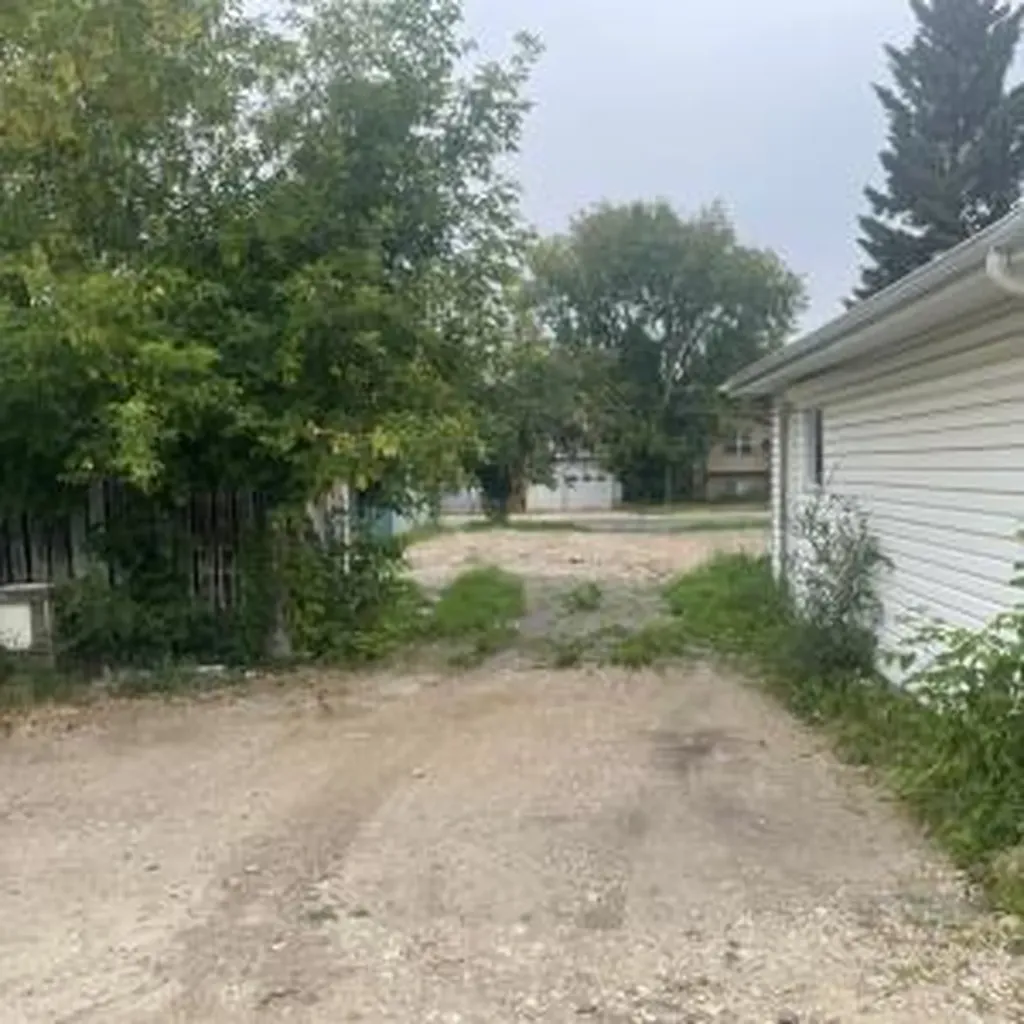 5827 60 Street Red Deer AB T4N 2P7