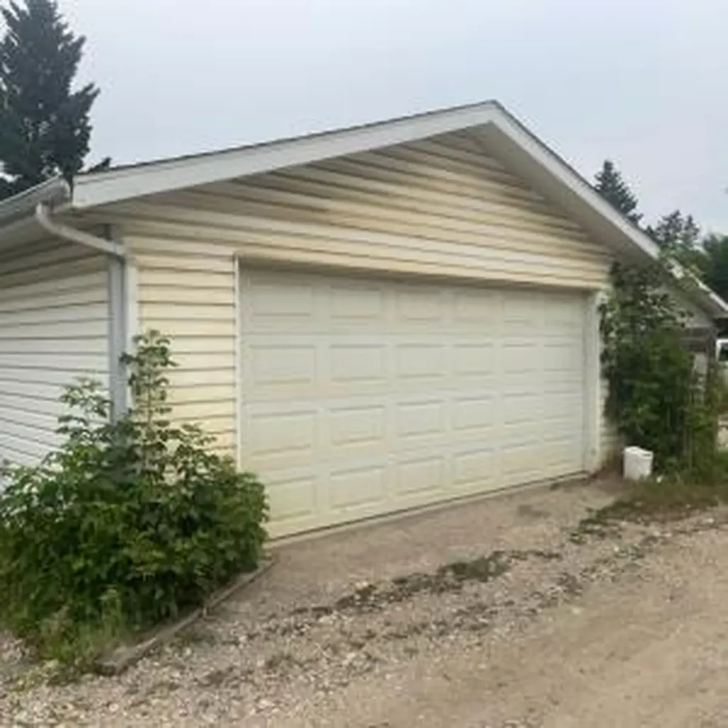 5827 60 Street Red Deer AB T4N 2P7