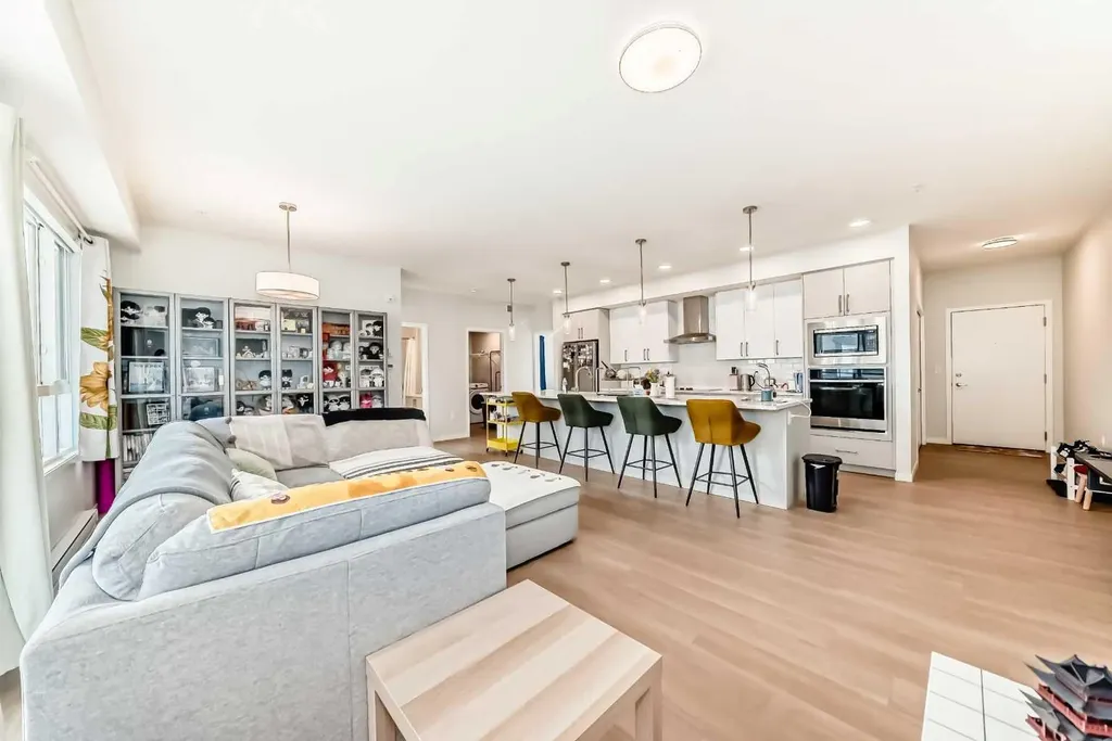 33 Carringham Gate NW Calgary AB T3P 2H6