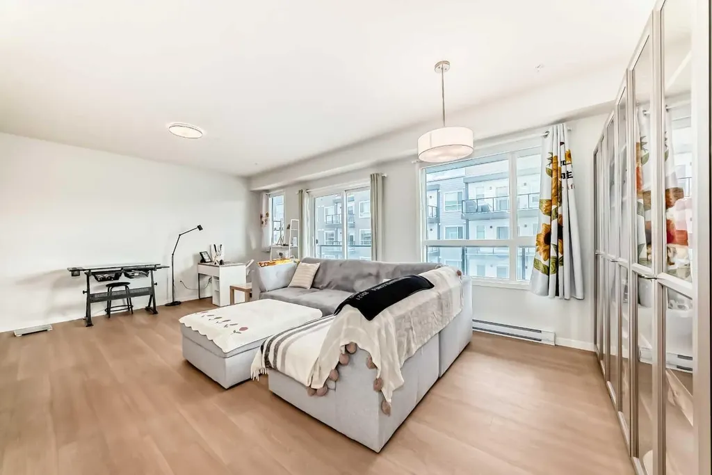 33 Carringham Gate NW Calgary AB T3P 2H6