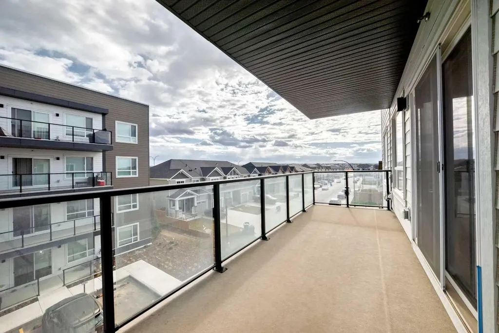 33 Carringham Gate NW Calgary AB T3P 2H6