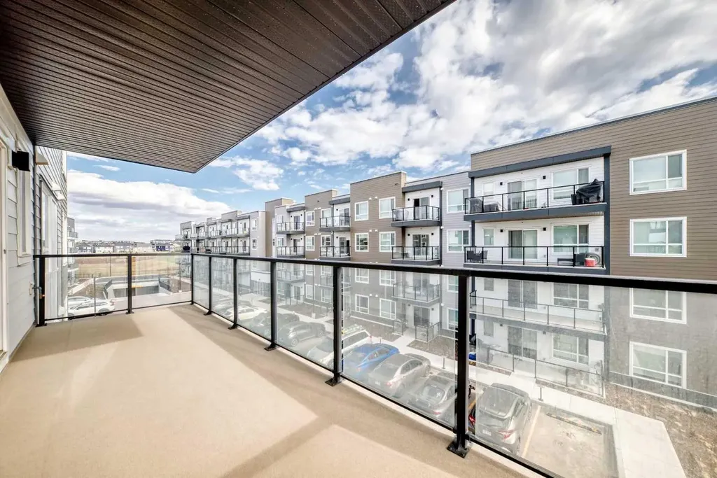 33 Carringham Gate NW Calgary AB T3P 2H6