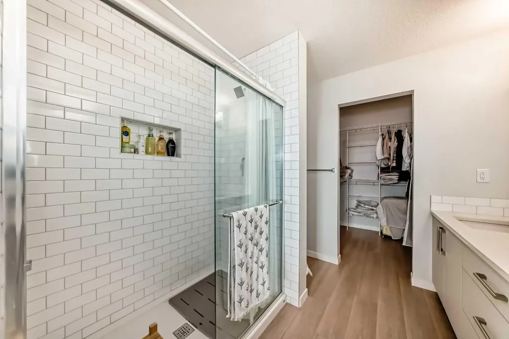 33 Carringham Gate NW Calgary AB T3P 2H6