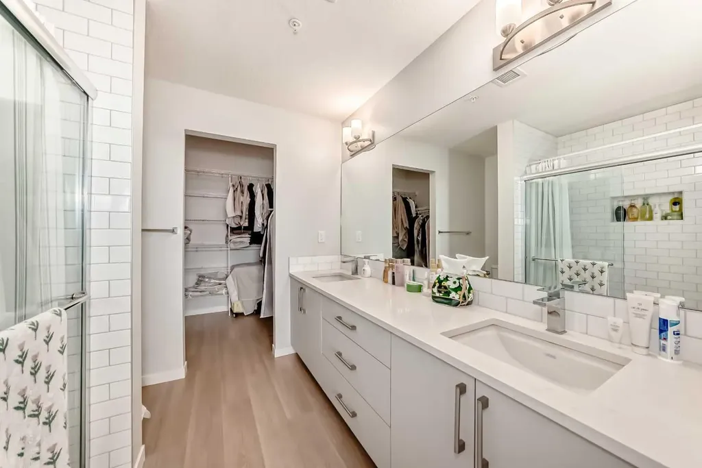 33 Carringham Gate NW Calgary AB T3P 2H6