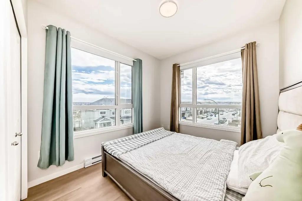 33 Carringham Gate NW Calgary AB T3P 2H6