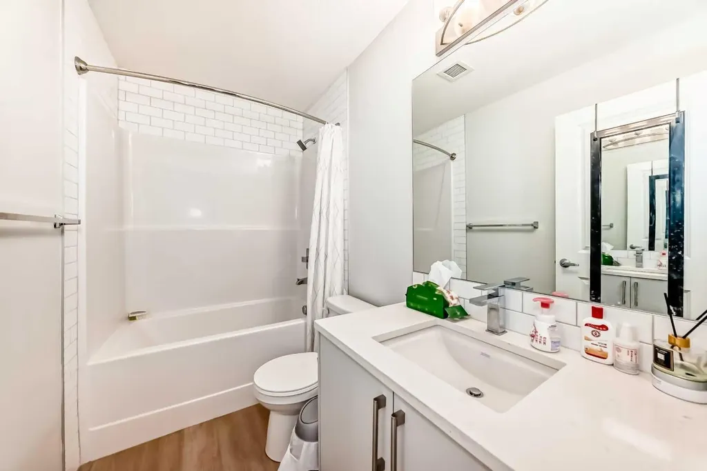 33 Carringham Gate NW Calgary AB T3P 2H6