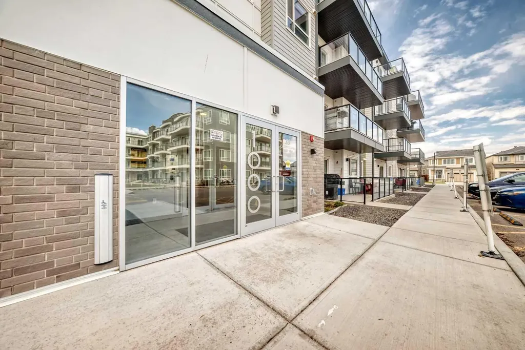 33 Carringham Gate NW Calgary AB T3P 2H6