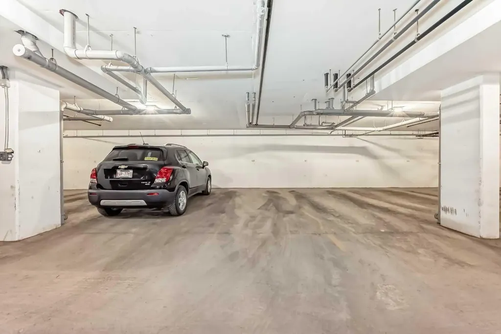 33 Carringham Gate NW Calgary AB T3P 2H6