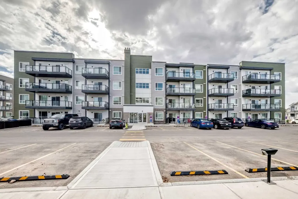 33 Carringham Gate NW Calgary AB T3P 2H6