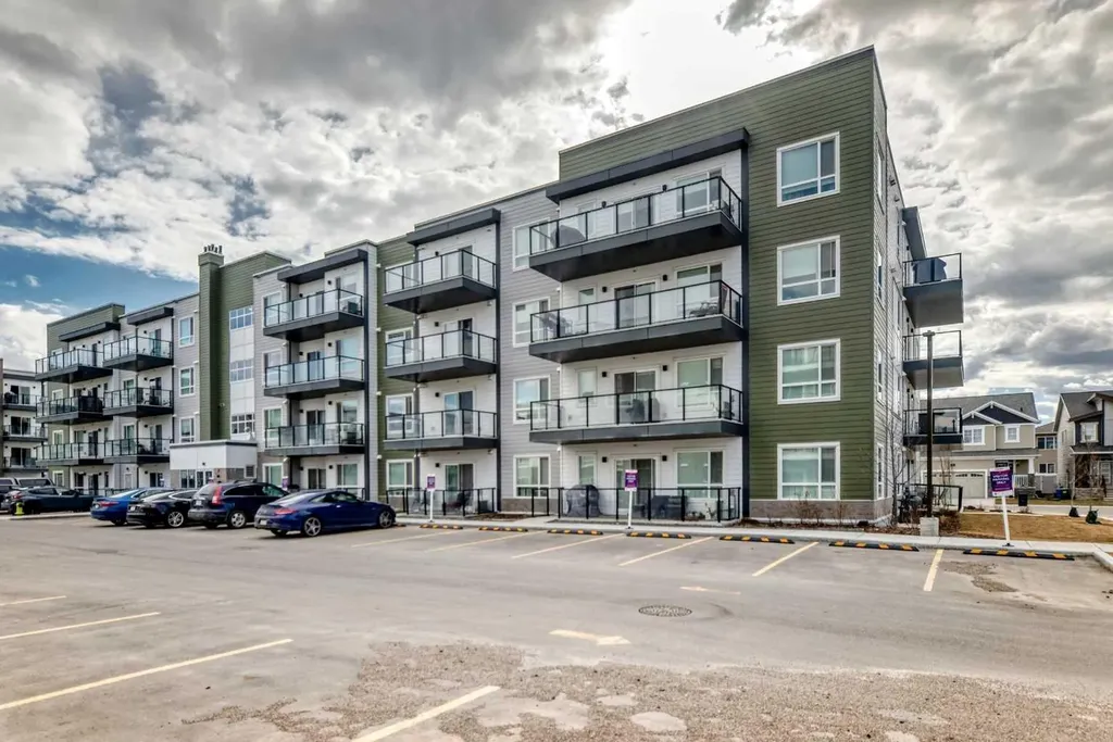 33 Carringham Gate NW Calgary AB T3P 2H6
