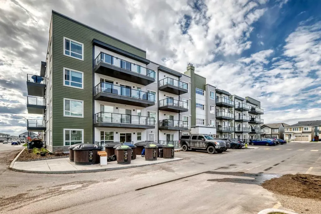 33 Carringham Gate NW Calgary AB T3P 2H6