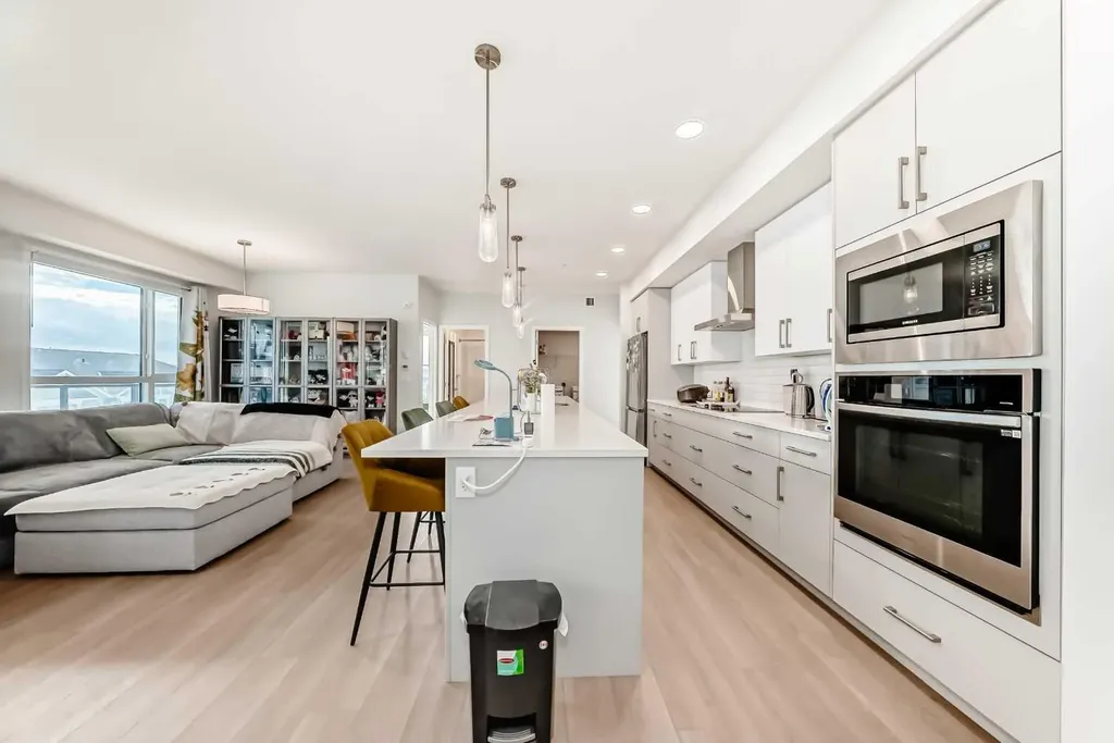 33 Carringham Gate NW Calgary AB T3P 2H6