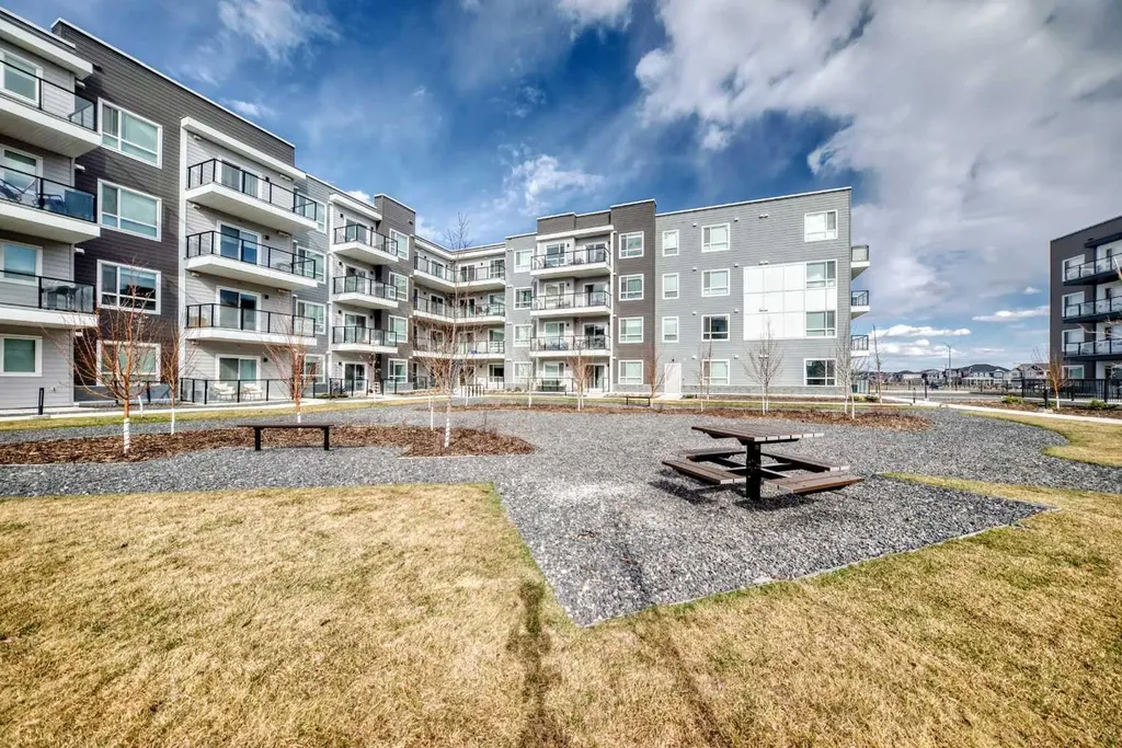 33 Carringham Gate NW Calgary AB T3P 2H6