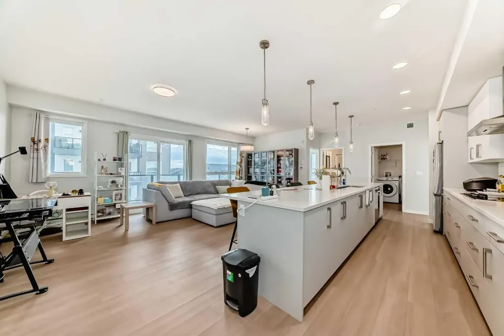 33 Carringham Gate NW Calgary AB T3P 2H6