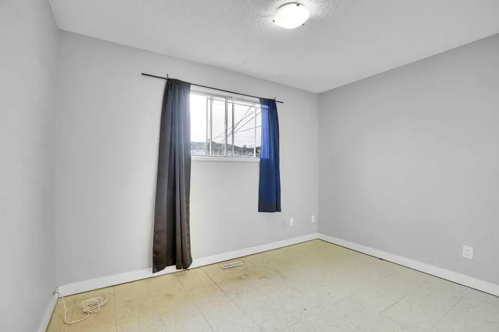 52 Pennsburg Way SE Calgary AB T2A 2J5