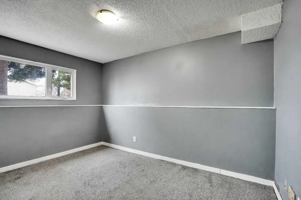 52 Pennsburg Way SE Calgary AB T2A 2J5