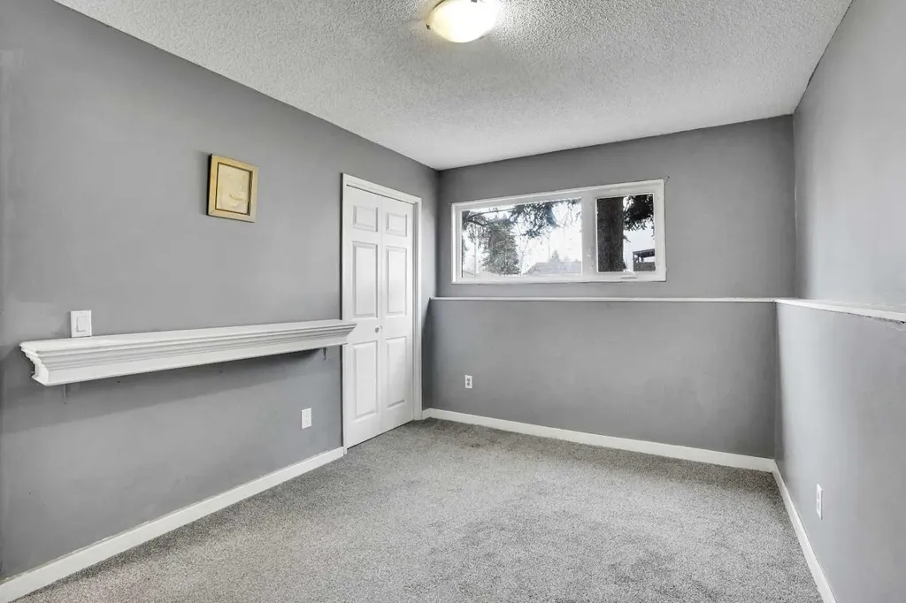 52 Pennsburg Way SE Calgary AB T2A 2J5