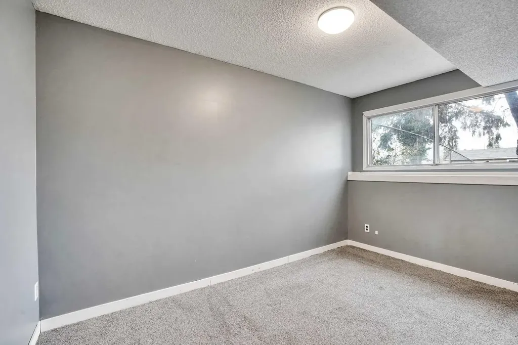 52 Pennsburg Way SE Calgary AB T2A 2J5