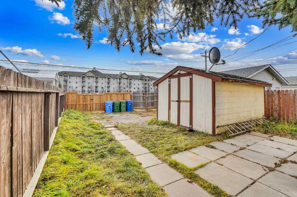 52 Pennsburg Way SE Calgary AB T2A 2J5