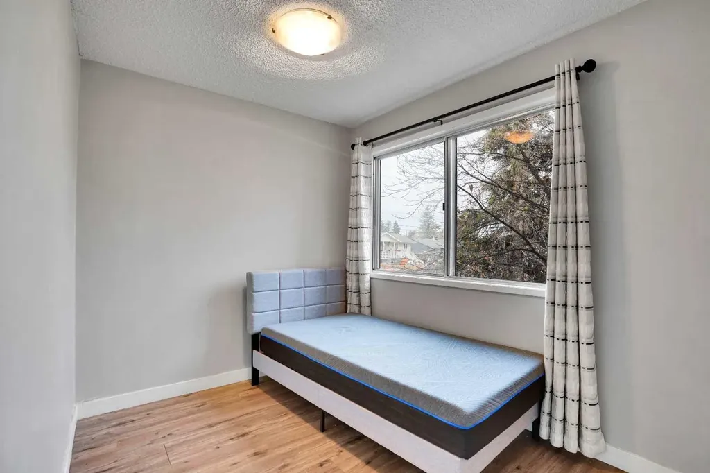 52 Pennsburg Way SE Calgary AB T2A 2J5