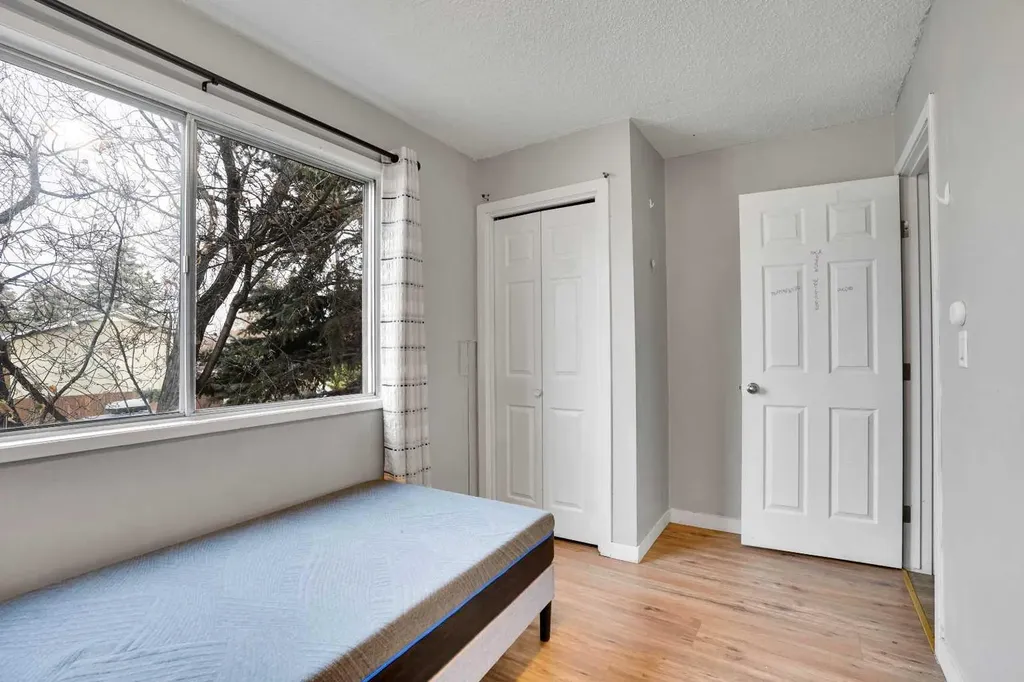 52 Pennsburg Way SE Calgary AB T2A 2J5