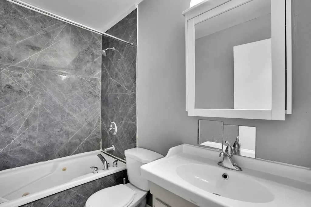 52 Pennsburg Way SE Calgary AB T2A 2J5