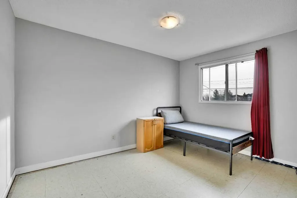 52 Pennsburg Way SE Calgary AB T2A 2J5